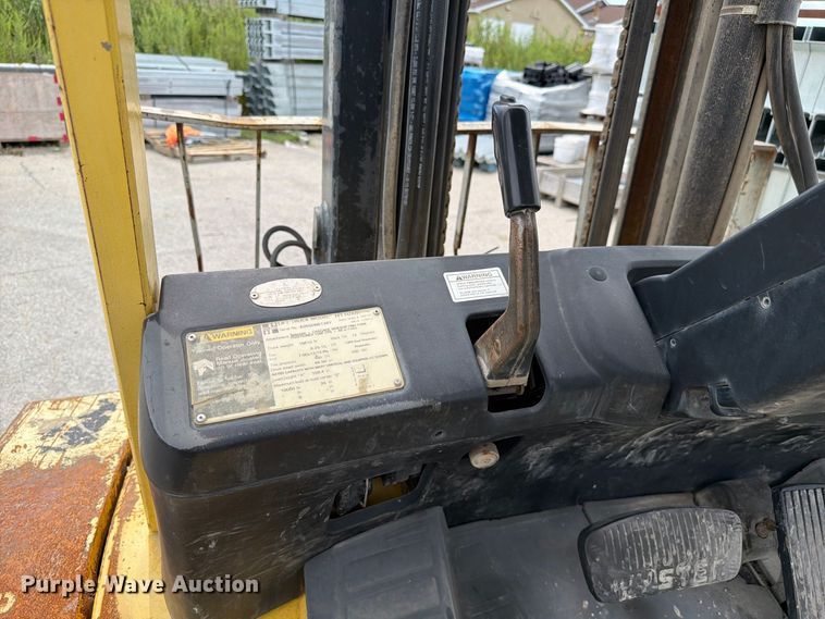 image for item FC3307 2001 Hyster H110XM forklift