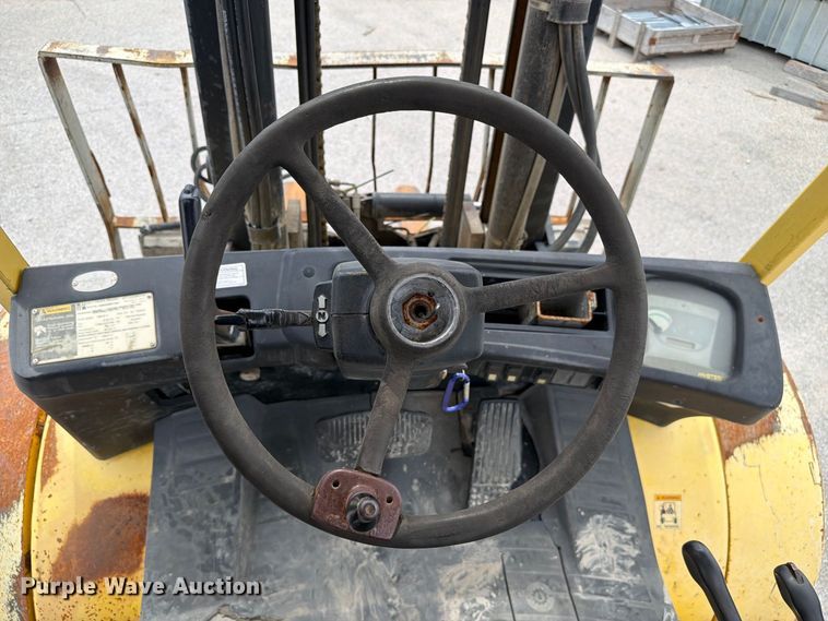 image for item FC3307 2001 Hyster H110XM forklift