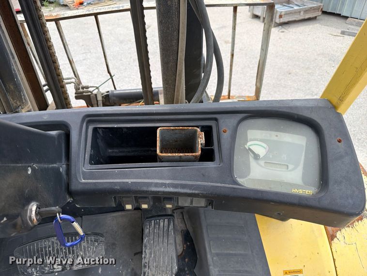 image for item FC3307 2001 Hyster H110XM forklift