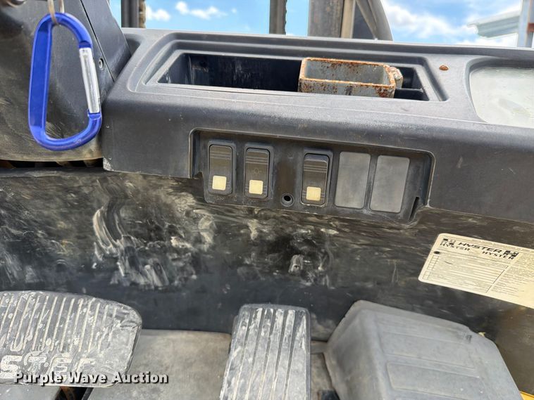 image for item FC3307 2001 Hyster H110XM forklift