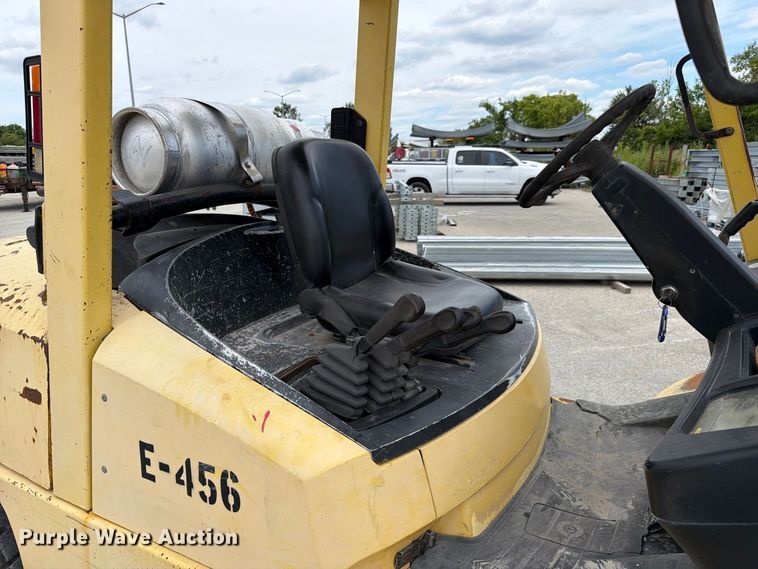image for item FC3307 2001 Hyster H110XM forklift