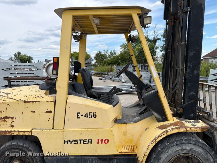 image for item FC3307 2001 Hyster H110XM forklift