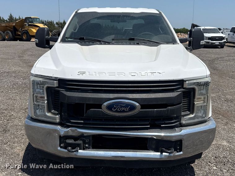 image for item FC4074 2018 Ford F250 Super Duty Crew Cab pickup truck