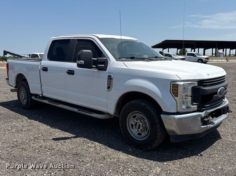 image for item FC4074 2018 Ford F250 Super Duty Crew Cab pickup truck