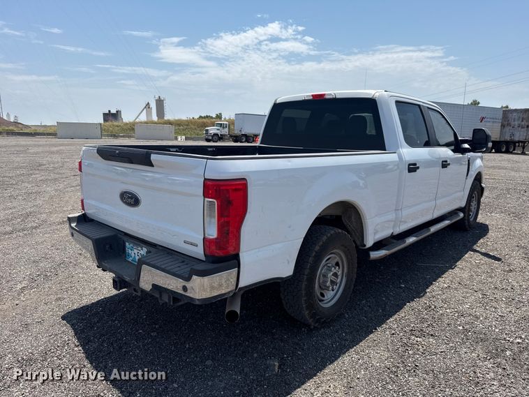 image for item FC4074 2018 Ford F250 Super Duty Crew Cab pickup truck
