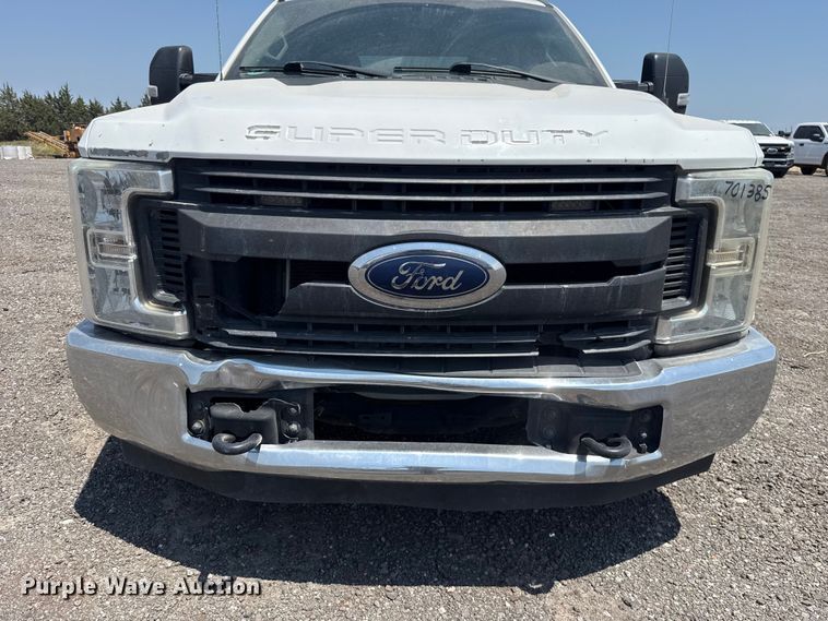 image for item FC4074 2018 Ford F250 Super Duty Crew Cab pickup truck