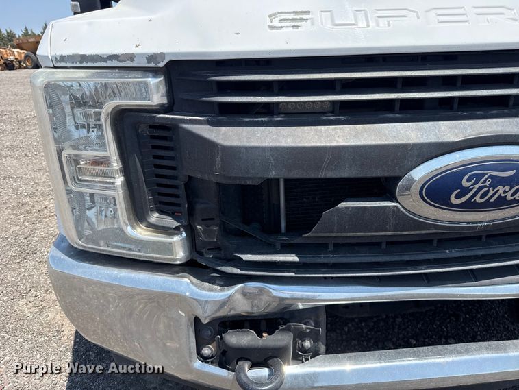 image for item FC4074 2018 Ford F250 Super Duty Crew Cab pickup truck