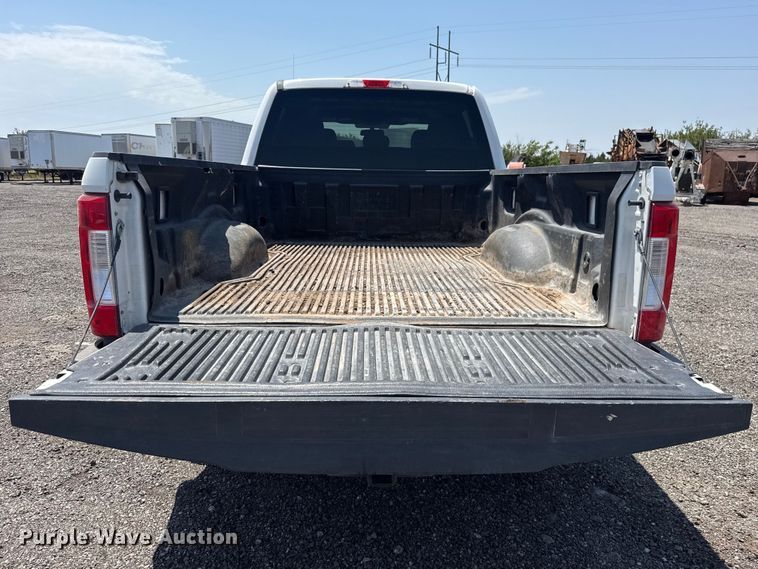image for item FC4074 2018 Ford F250 Super Duty Crew Cab pickup truck