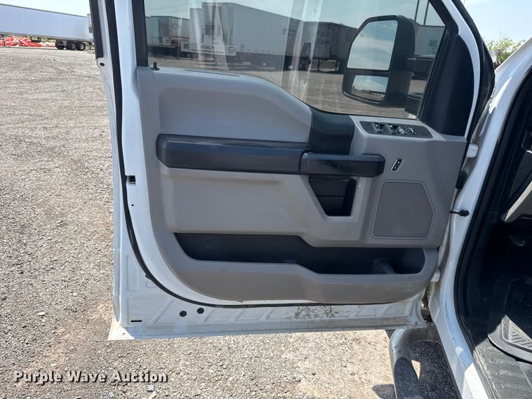 image for item FC4074 2018 Ford F250 Super Duty Crew Cab pickup truck
