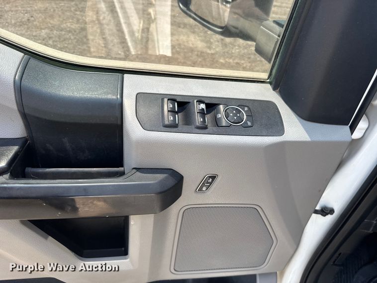 image for item FC4074 2018 Ford F250 Super Duty Crew Cab pickup truck