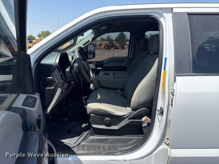 image for item FC4074 2018 Ford F250 Super Duty Crew Cab pickup truck