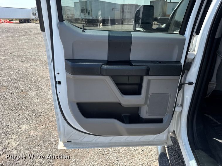 image for item FC4074 2018 Ford F250 Super Duty Crew Cab pickup truck