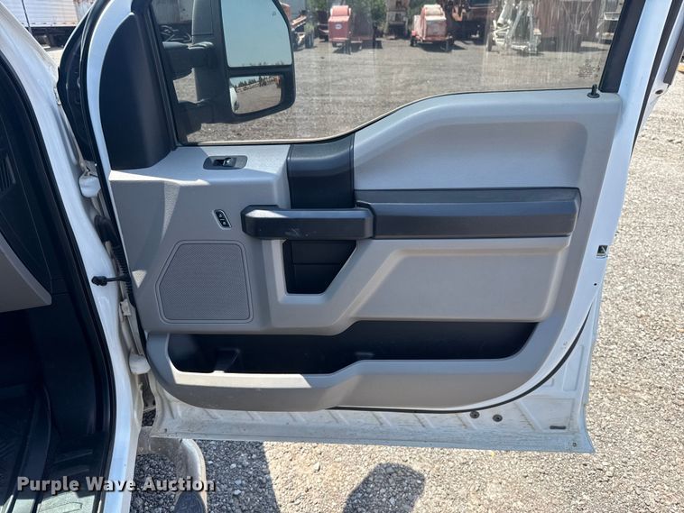 image for item FC4074 2018 Ford F250 Super Duty Crew Cab pickup truck