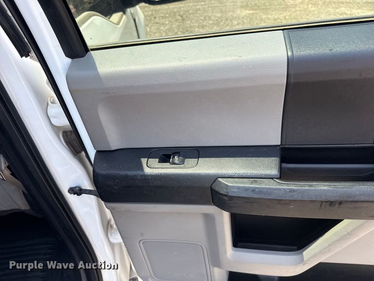 image for item FC4074 2018 Ford F250 Super Duty Crew Cab pickup truck