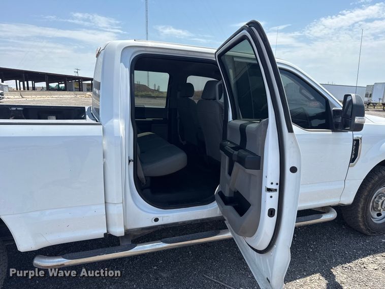 image for item FC4074 2018 Ford F250 Super Duty Crew Cab pickup truck