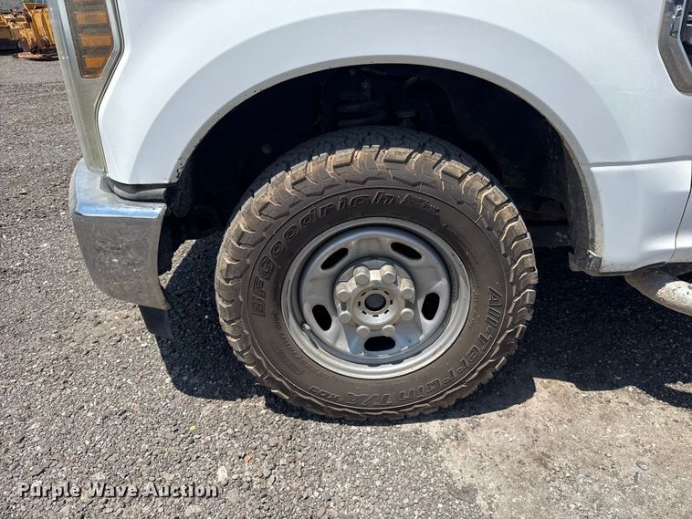 image for item FC4074 2018 Ford F250 Super Duty Crew Cab pickup truck