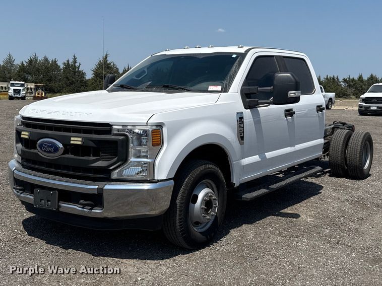 2020 Ford F350 Super Duty Crew Cab pickup truck cab and chassis