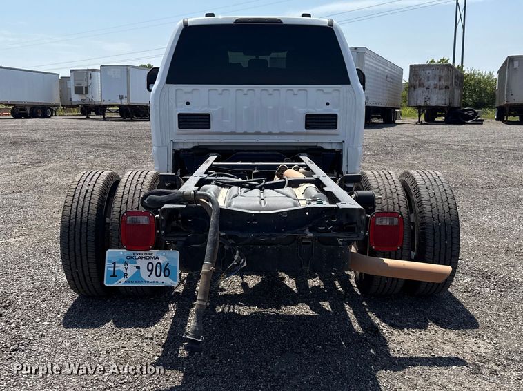 image for item FC4077 2020 Ford F350 Super Duty Crew Cab pickup truck cab and chassis