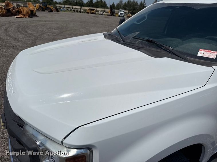 image for item FC4077 2020 Ford F350 Super Duty Crew Cab pickup truck cab and chassis