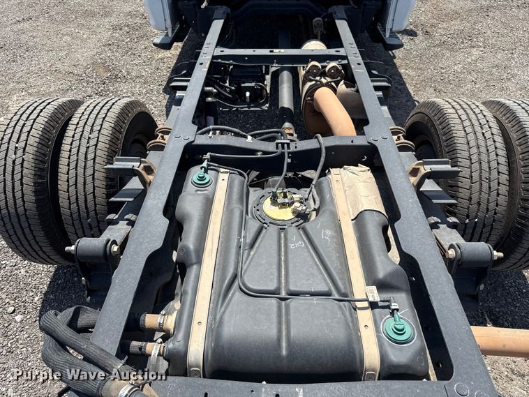 image for item FC4077 2020 Ford F350 Super Duty Crew Cab pickup truck cab and chassis