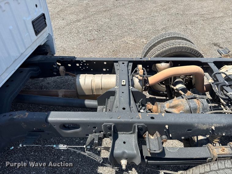 image for item FC4077 2020 Ford F350 Super Duty Crew Cab pickup truck cab and chassis