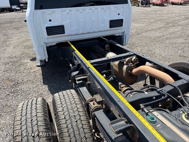 image for item FC4077 2020 Ford F350 Super Duty Crew Cab pickup truck cab and chassis