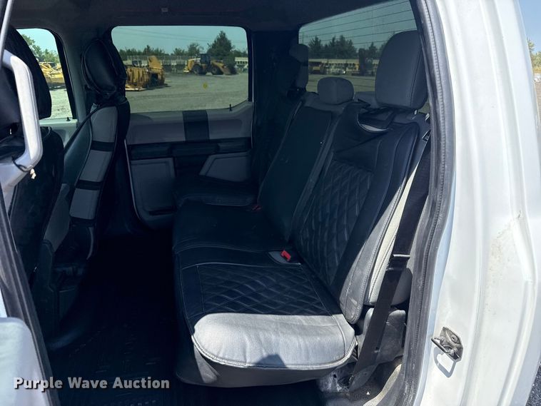 image for item FC4077 2020 Ford F350 Super Duty Crew Cab pickup truck cab and chassis