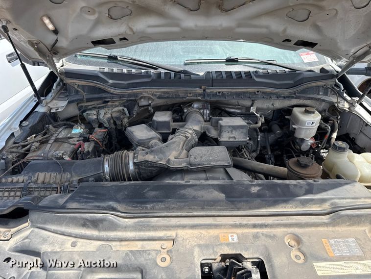 image for item FC4077 2020 Ford F350 Super Duty Crew Cab pickup truck cab and chassis