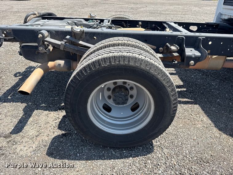 image for item FC4077 2020 Ford F350 Super Duty Crew Cab pickup truck cab and chassis