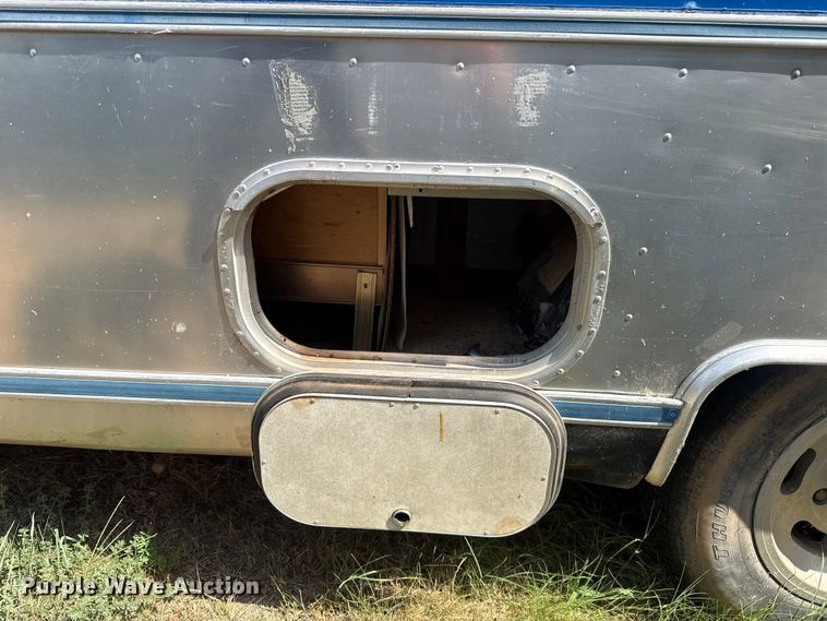 image for item FC4109 1977 Airstream Ambassador camper