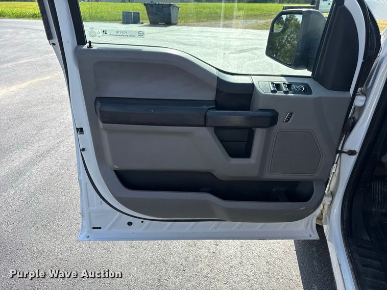 image for item FC4119 2015 Ford F150 Crew Cab pickup truck