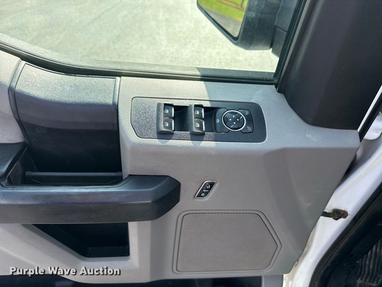 image for item FC4119 2015 Ford F150 Crew Cab pickup truck