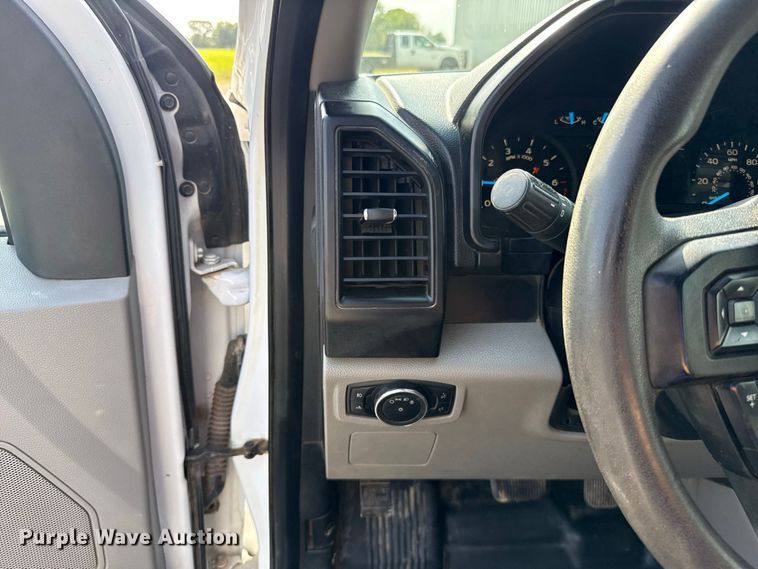 image for item FC4119 2015 Ford F150 Crew Cab pickup truck