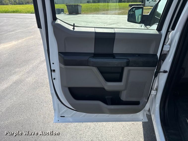 image for item FC4119 2015 Ford F150 Crew Cab pickup truck