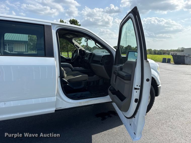 image for item FC4119 2015 Ford F150 Crew Cab pickup truck