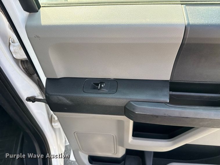 image for item FC4119 2015 Ford F150 Crew Cab pickup truck