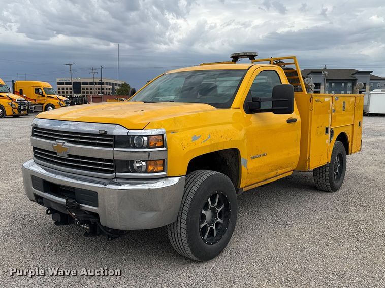 2015 Chevrolet Silverado 3500HD utility bed pickup truck