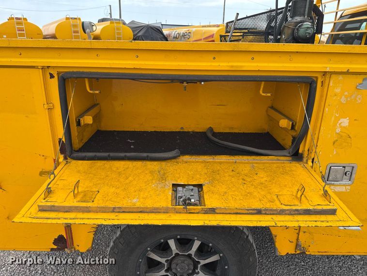 image for item FC4139 2015 Chevrolet Silverado 3500HD utility bed pickup truck