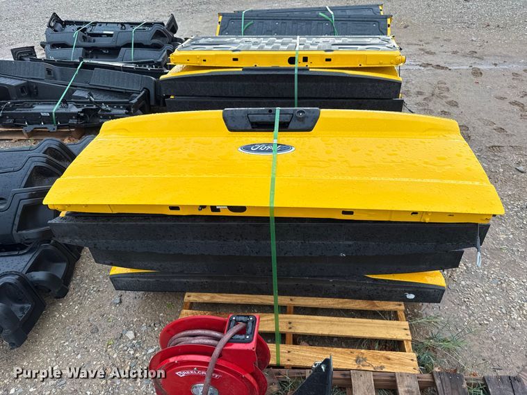 image for item FC4151 (6) pickup truck tailgates