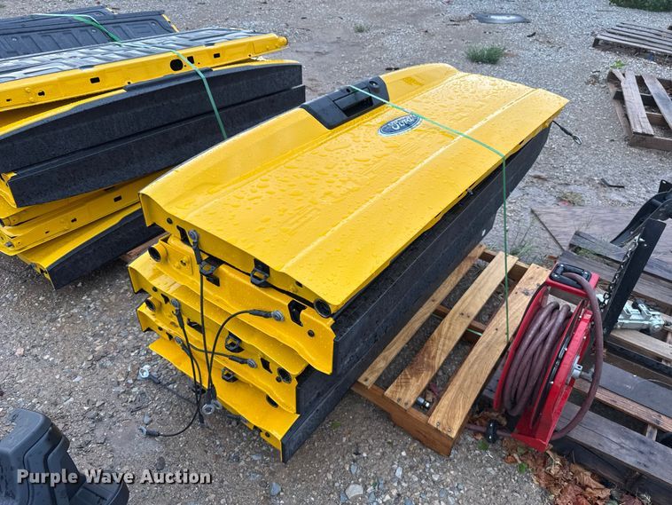 image for item FC4151 (6) pickup truck tailgates