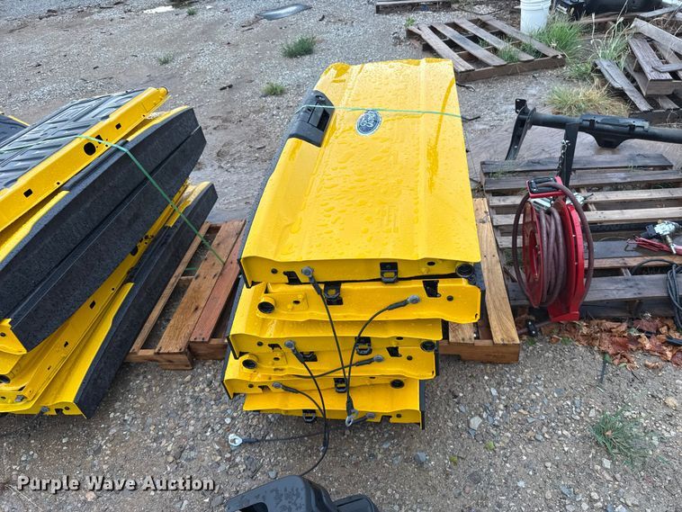 image for item FC4151 (6) pickup truck tailgates