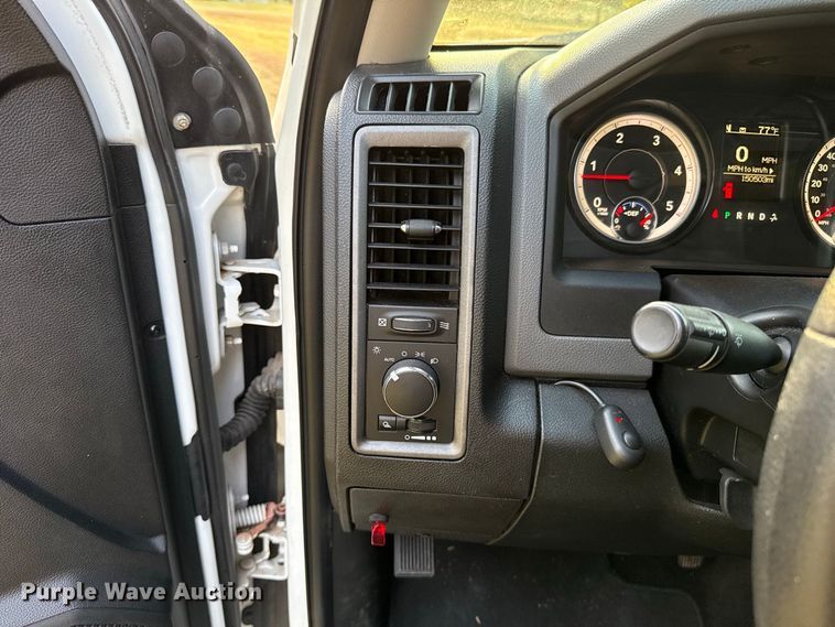 image for item FC4158 2018 Dodge Ram 3500 Crew Cab pickup truck