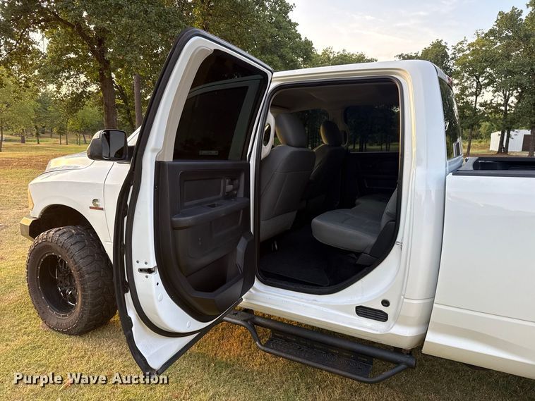 image for item FC4158 2018 Dodge Ram 3500 Crew Cab pickup truck