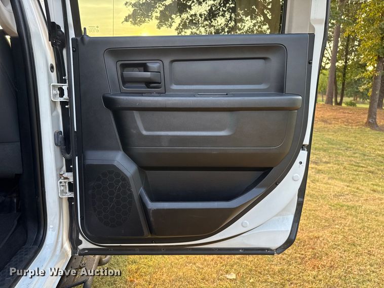 image for item FC4158 2018 Dodge Ram 3500 Crew Cab pickup truck