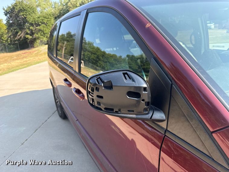 image for item FC4161 2017 Dodge Grand Caravan van