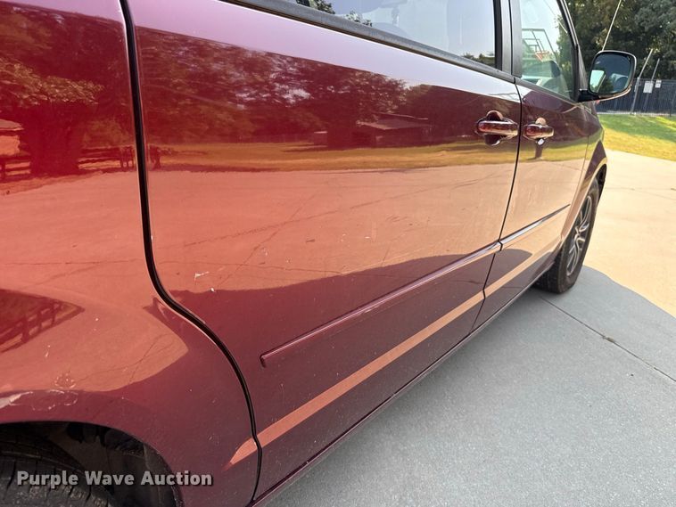 image for item FC4161 2017 Dodge Grand Caravan van
