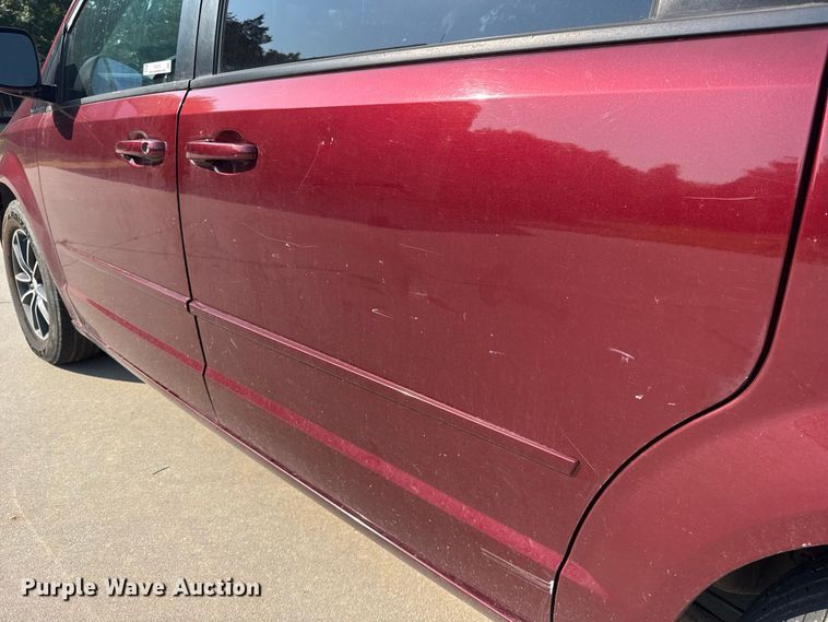 image for item FC4161 2017 Dodge Grand Caravan van