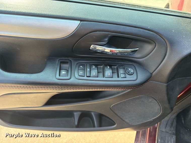 image for item FC4161 2017 Dodge Grand Caravan van