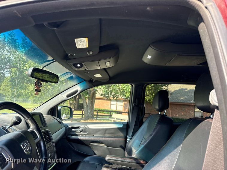 image for item FC4161 2017 Dodge Grand Caravan van