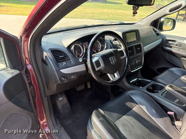 image for item FC4161 2017 Dodge Grand Caravan van